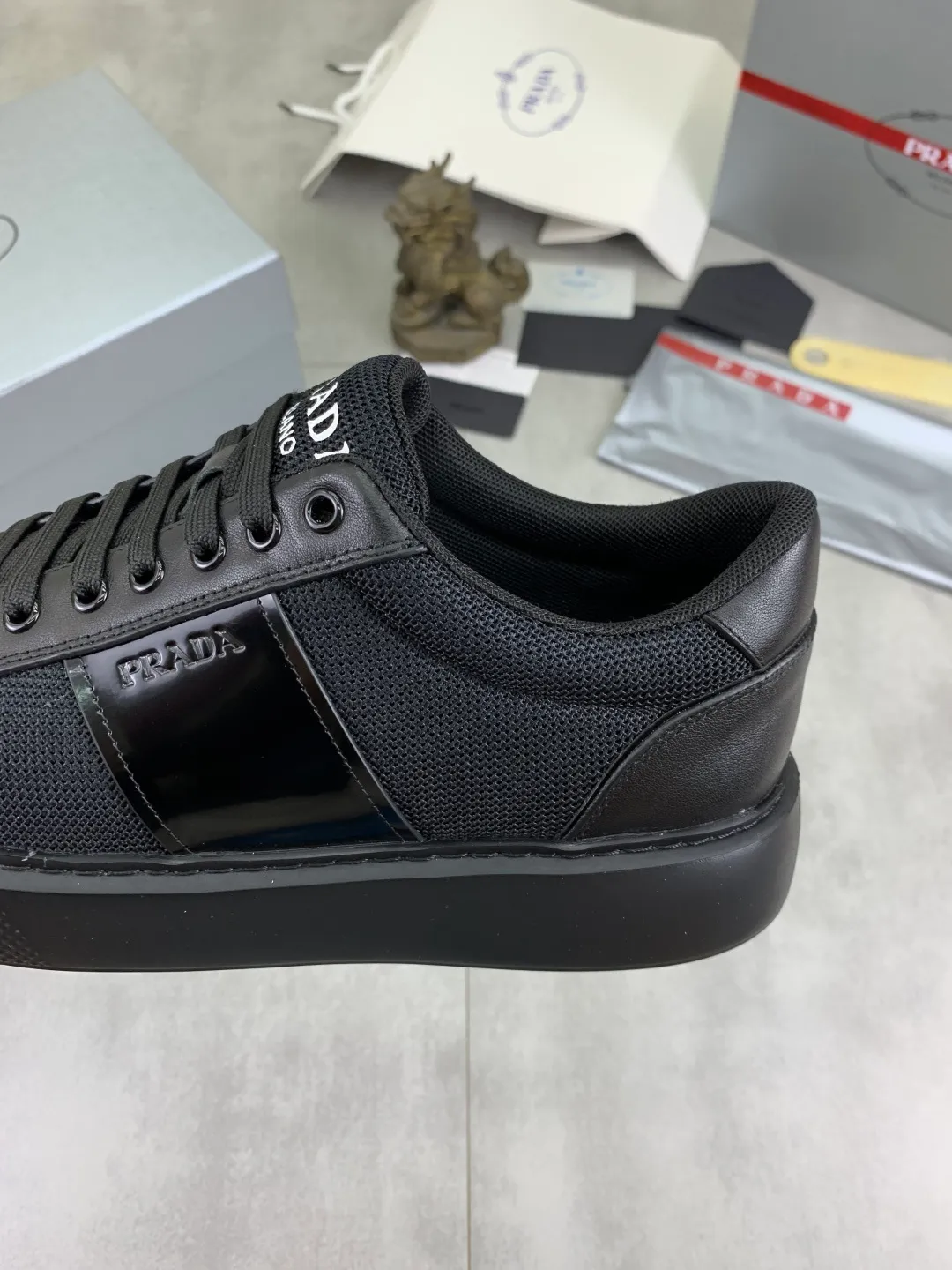 Men's men's shoes 💰P542💰 [New style] popular models are on the official website, 🆘 The trendy brand (Prada) mainly promotes popular models, avant-garde and versatile fashionable men's shoes private version mold opening, cowhide surface splicing 1:1.. Fashionable and simple, original imported cowhide lining cowhide feet; the atmosphere and personality are more fashionable, eye-catching and pursuing class. It will subvert the old idea and be a must-have for fashionistas with you! Must keep it! Tall and comfortable, large and low, high-end quality workmanship. Size: 38-44 4️⃣colors available.